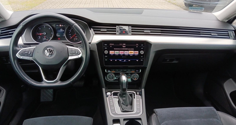 Volkswagen Passat cena 95900 przebieg: 144399, rok produkcji 2019 z Opoczno małe 781